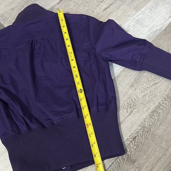 Miley Cyrus Max Azira Purple Jacket Buttoned 3/4 Ruched Sleeves Cropped Cuffed - Picture 8 of 8